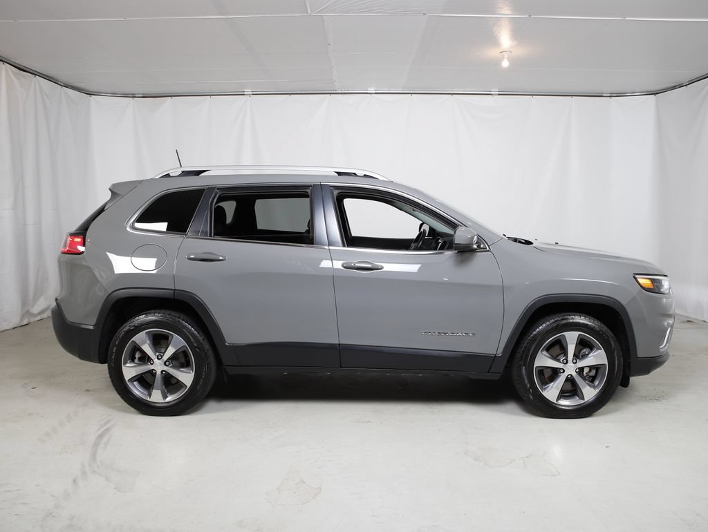 Used 2019 Jeep Cherokee Limited w/ Trailer Tow Group AWD/4WD image 2