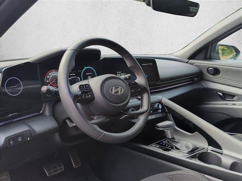 Used 2025 Hyundai Elantra SEL FWD image 9