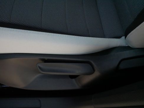 Certified 2025 Volkswagen Taos S image 20