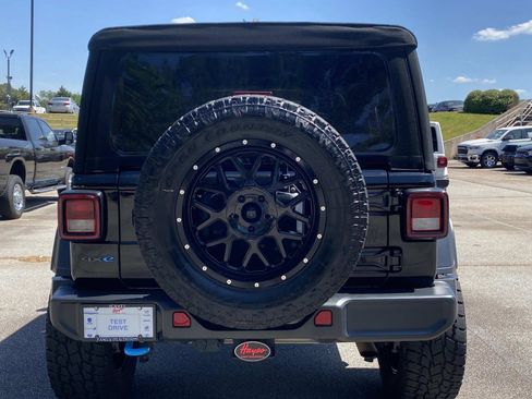 Used 2023 Jeep Wrangler Unlimited w/ Cold Weather Group image 4