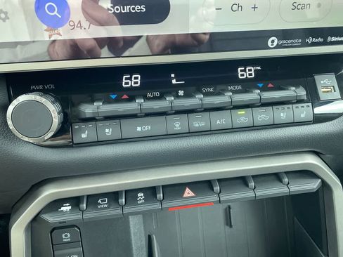 Used 2024 Toyota Tundra Limited image 18