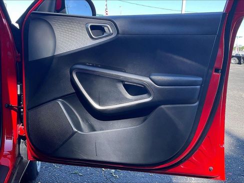 Used 2025 Kia Soul LX w/ LX Technology Package FWD image 27