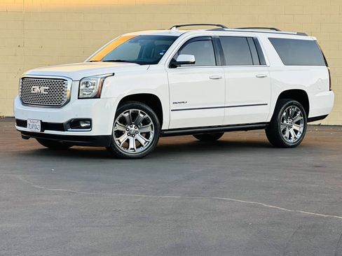Used 2015 GMC Yukon XL Denali w/ Premium Package AWD/4WD image 4