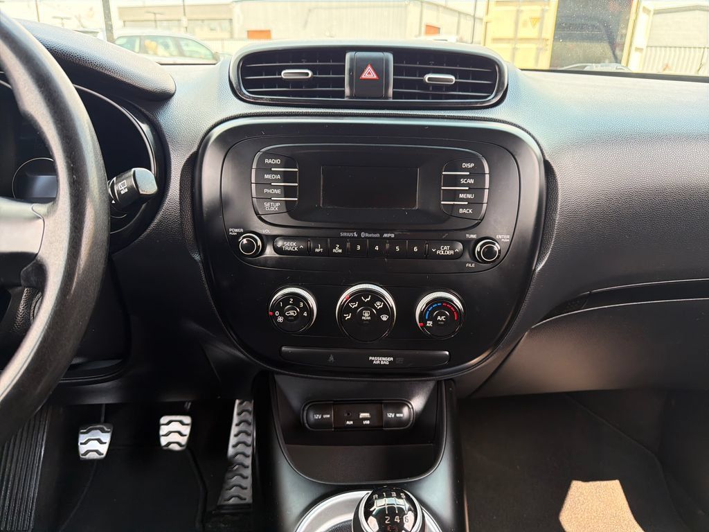 Used 2015 Kia Soul FWD image 17