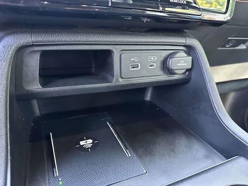 Used 2024 Honda Pilot TrailSport image 19