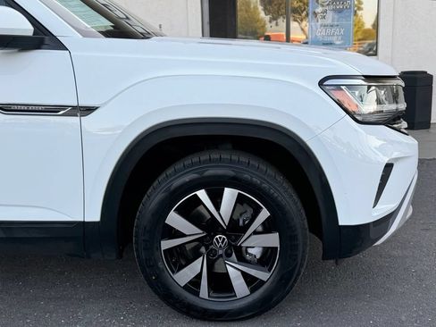 Used 2023 Volkswagen Atlas Cross Sport SE AWD/4WD image 2