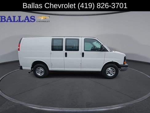 Used 2014 Chevrolet Express 2500 RWD image 2