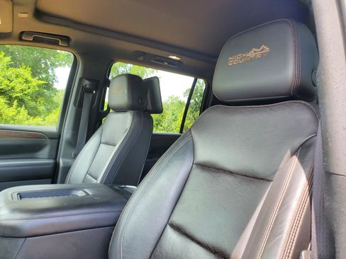 Used 2021 Chevrolet Suburban High Country w/ Premium Package AWD/4WD image 10