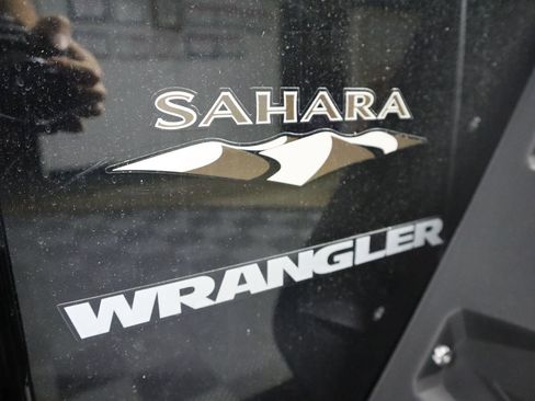 Used 2017 Jeep Wrangler Sahara w/ Connectivity Group image 4