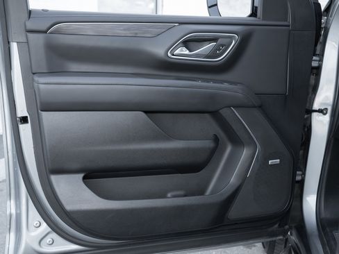 Used 2024 Chevrolet Suburban LT image 22