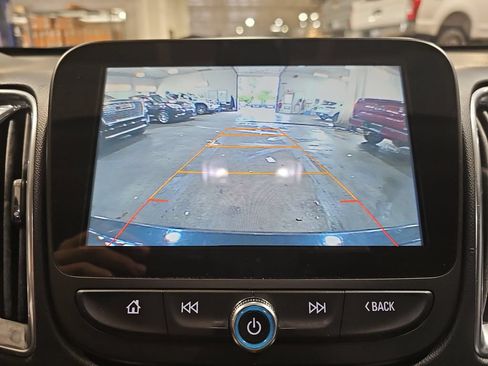Used 2017 Chevrolet Malibu LT FWD image 28