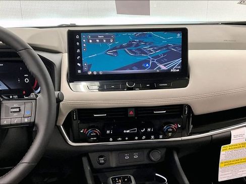 New 2025 Nissan Rogue SL image 8