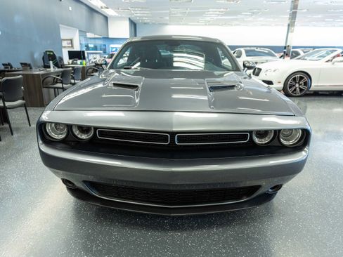 Used 2019 Dodge Challenger SXT RWD image 2