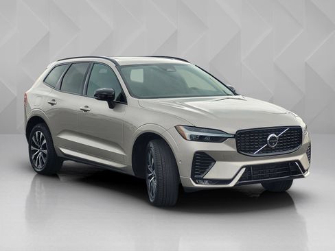 Used 2025 Volvo XC60 B5 Plus AWD/4WD image 12