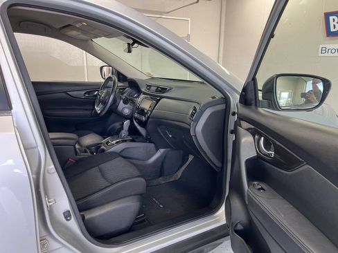 Used 2019 Nissan Rogue SV w/ Premium Package AWD/4WD image 7