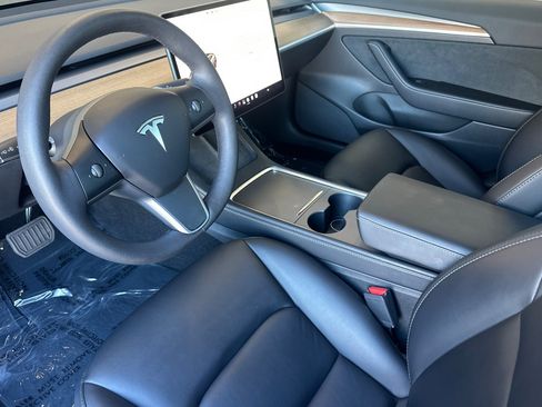 Used 2022 Tesla Model 3 Long Range AWD/4WD image 4