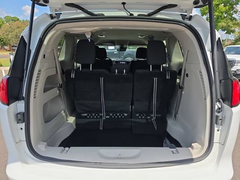 Used 2023 Chrysler Voyager LX FWD image 14