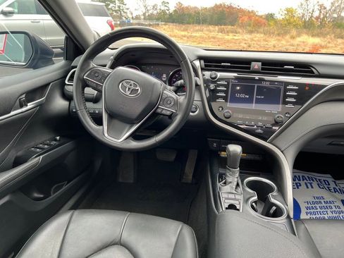 Used 2018 Toyota Camry XSE image 17