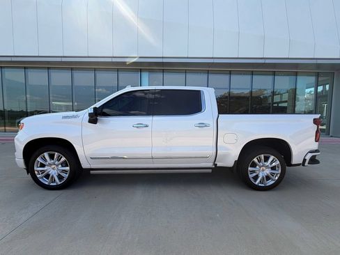 Used 2023 Chevrolet Silverado 1500 High Country w/ High Country Premium Package AWD/4WD image 2
