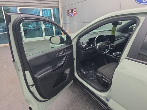 Used 2025 Chevrolet Equinox LT AWD/4WD image 9