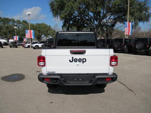 New 2025 Jeep Gladiator Sport image 5