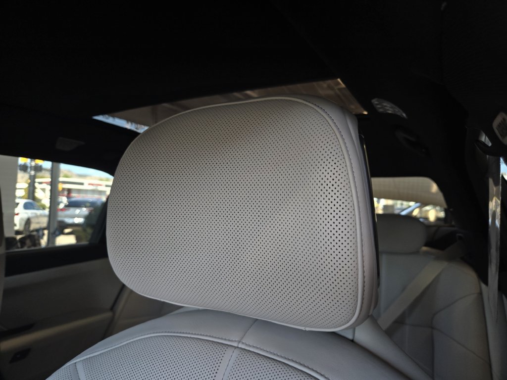 Certified 2024 BMW 750e xDrive w/ Executive Package AWD/4WD image 21