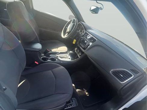 Used 2013 Chrysler 200 LX FWD image 9