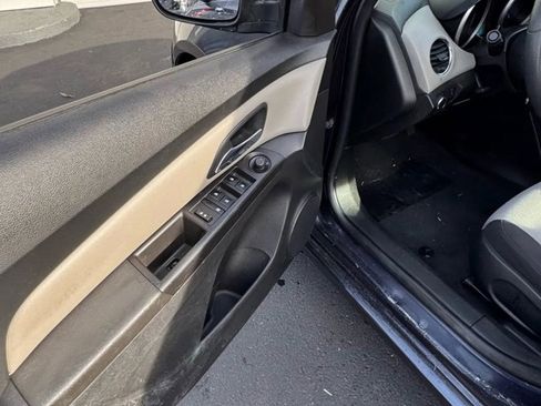 Used 2015 Chevrolet Cruze LS image 11