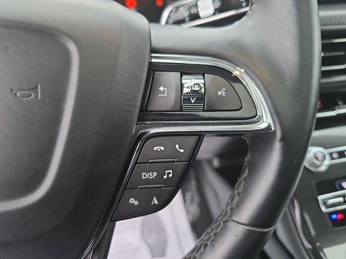 Used 2022 Lincoln Nautilus Reserve w/ Equipment Group 201A image 17