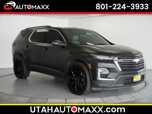 Used 2023 Chevrolet Traverse LT w/ LT Premium Package AWD/4WD image 1