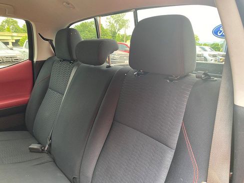 Used 2018 Toyota Tacoma SR5 AWD/4WD image 25