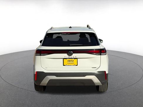 Used 2026 Volkswagen Tiguan SE AWD/4WD image 12