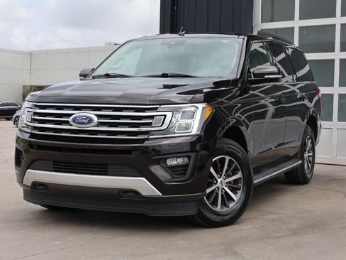 Used 2021 Ford Expedition XLT image 3