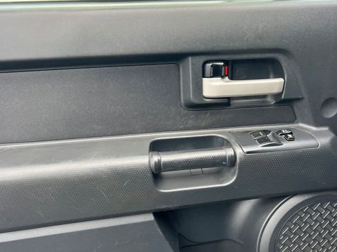 Used 2011 Toyota FJ Cruiser 4WD image 12