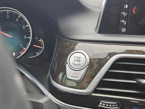 Used 2018 BMW 750i xDrive image 25