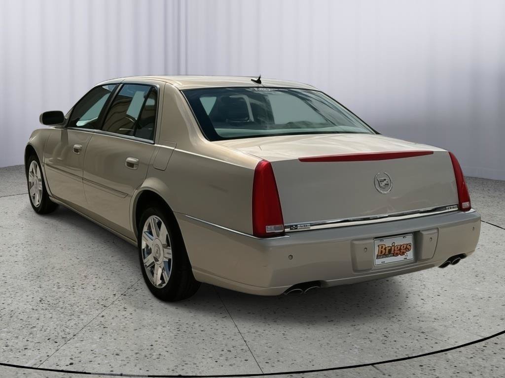 Used 2007 Cadillac DTS Luxury I w/ Trunk Convenience Package FWD image 3