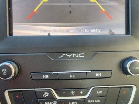 Used 2019 Ford Fusion SE FWD image 14
