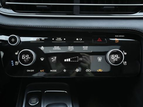 Used 2025 INFINITI QX60 Luxe image 15