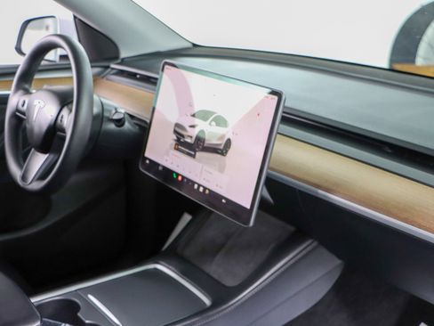 Used 2023 Tesla Model Y Long Range image 24