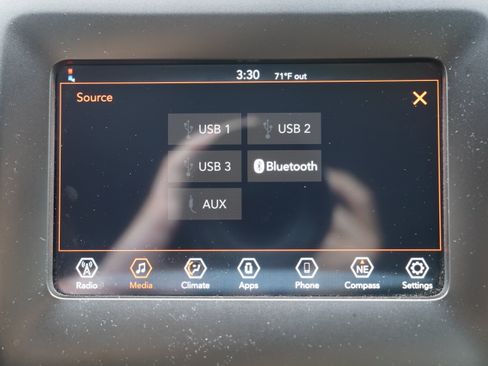 Used 2020 Jeep Cherokee Latitude Plus AWD/4WD image 22
