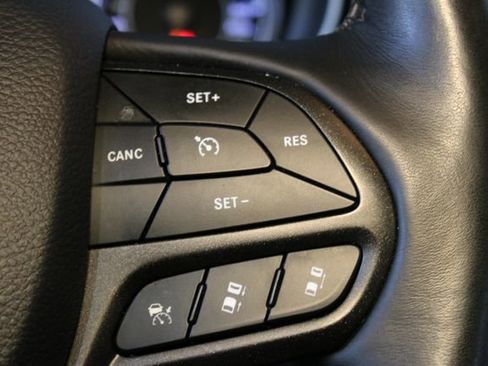 Used 2019 Jeep Cherokee Trailhawk AWD/4WD image 24