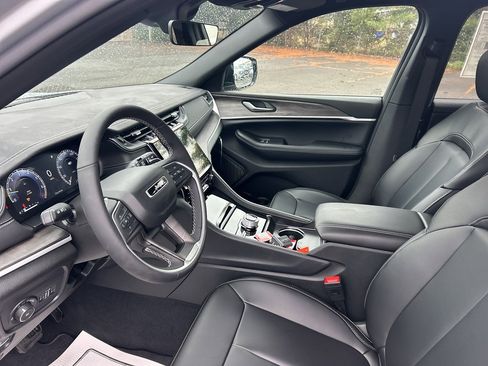 New 2025 Jeep Grand Cherokee L Limited w/ MOPAR Finishing Package image 19