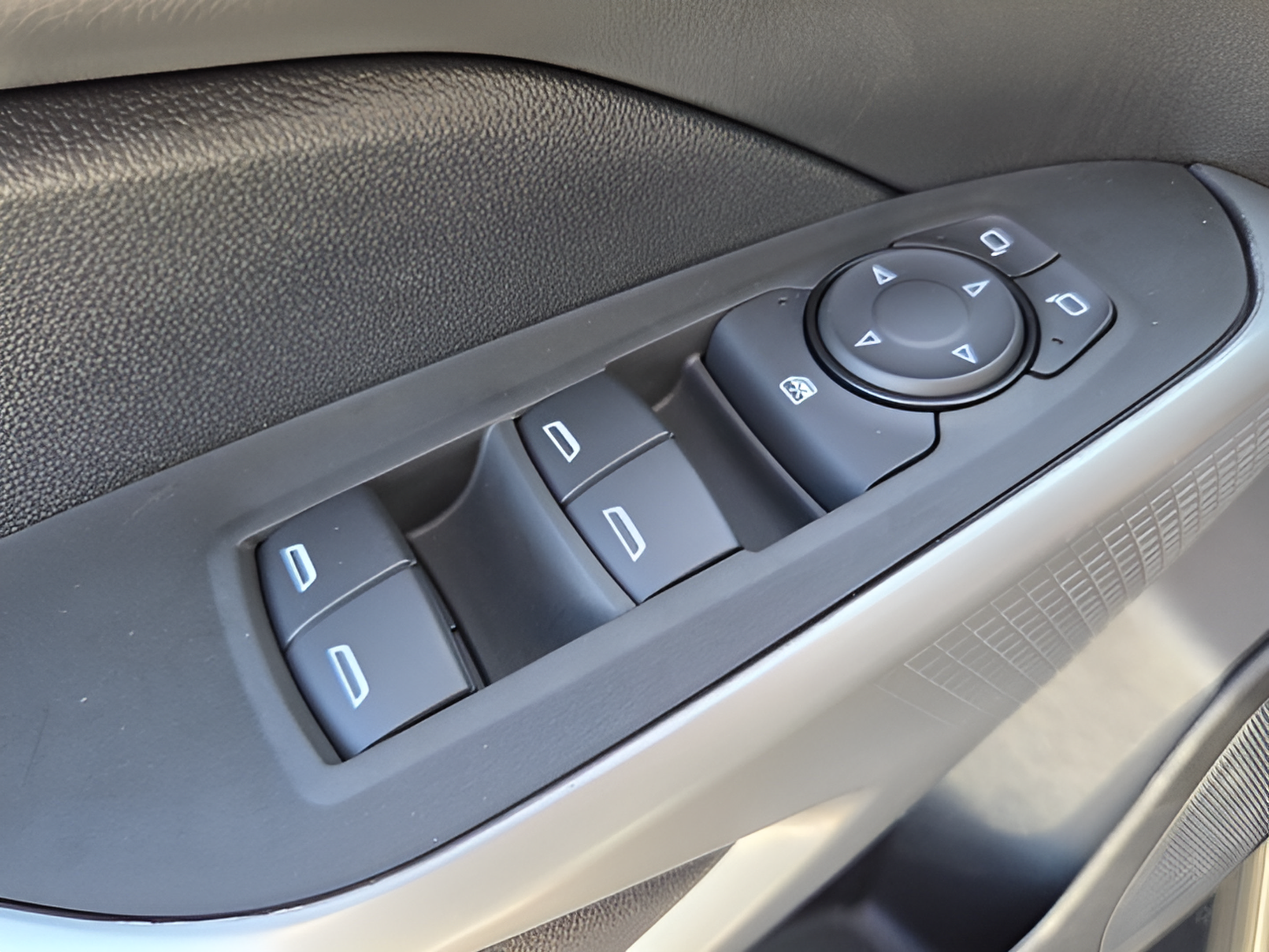 New 2026 Chevrolet Trax LS w/ LS Convenience Package FWD image 30