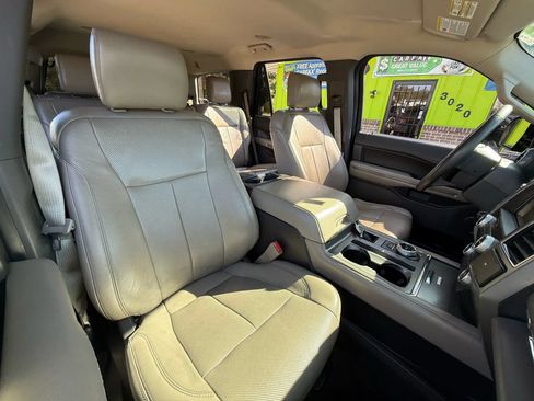 Used 2018 Ford Expedition XLT w/ Equipment Group 202A RWD image 10