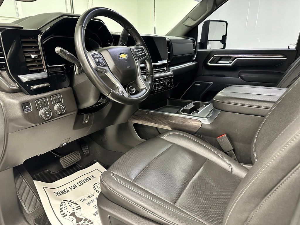 Used 2026 Chevrolet Silverado 2500 LTZ w/ LTZ Premium Package AWD/4WD image 15
