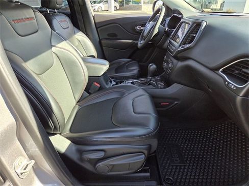 Used 2020 Jeep Cherokee Trailhawk w/ Comfort/Convenience Group image 14