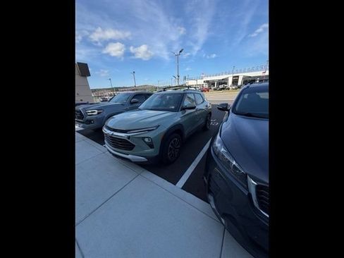 Used 2025 Chevrolet TrailBlazer LT w/ Driver Confidence Package AWD/4WD image 30