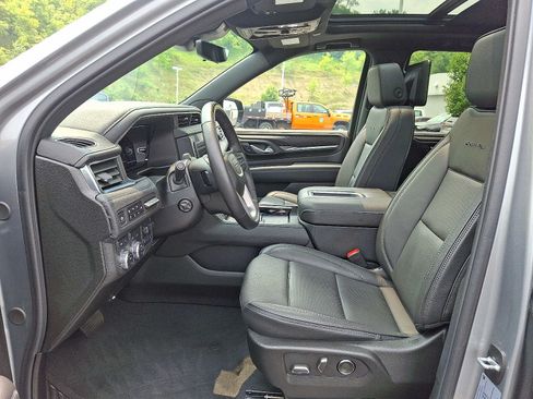 Used 2024 GMC Yukon Denali w/ Advanced Technology Package AWD/4WD image 14