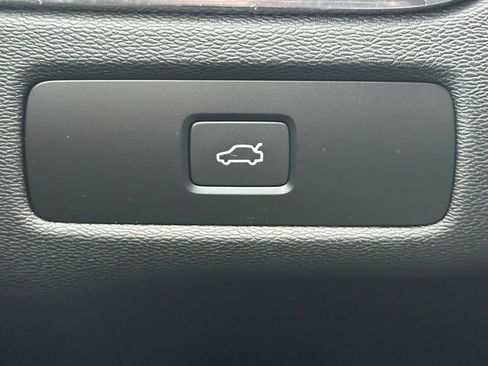 Used 2025 Volvo XC60 B5 Core w/ Protection Package Premier image 32