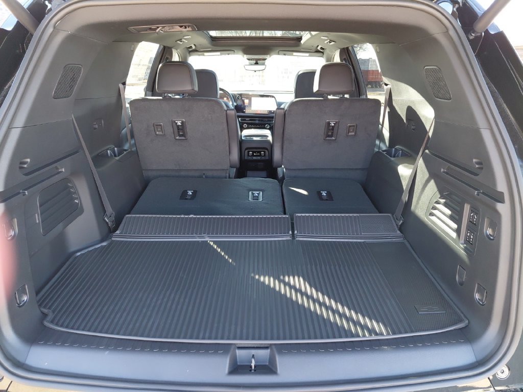 Used 2026 Chevrolet Traverse RS FWD image 27
